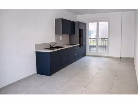 location appartement, m² t-3 à pézenas, 760 €