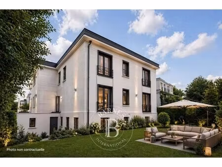 maison de luxe à vendre dans le quartier saint james-général koenig