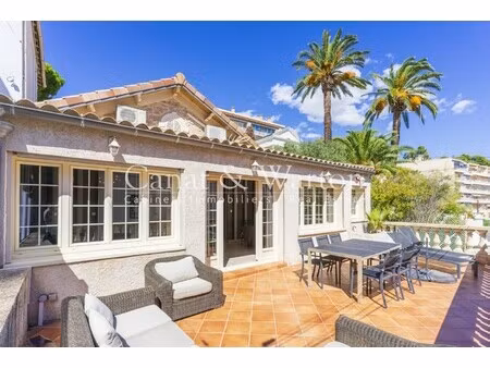 villa de luxe à vendre dans le quartier la ville