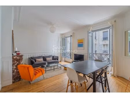 exclusivité. paris 17ème square des batignolles. 2 pièces 1 chambre.