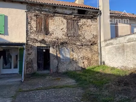 deux petites maisons de village