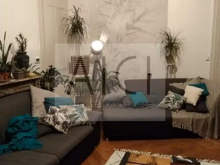 très bel f4 ancien dans cour des carmes centre ville