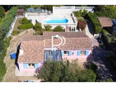 villa de plain-pied avec piscine au calme