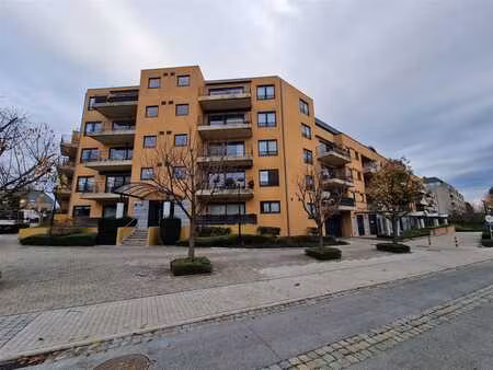 commerce/bureau avec place de parking intérieur