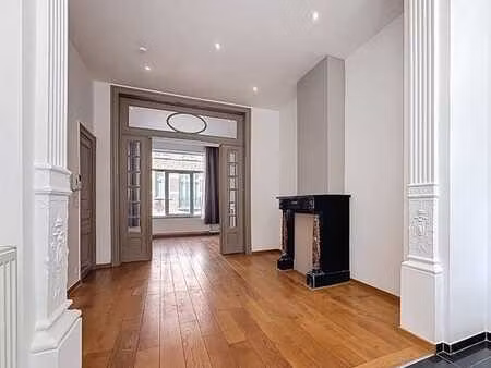 sublime apt d'1ch (plein de cachet)! a visiter!