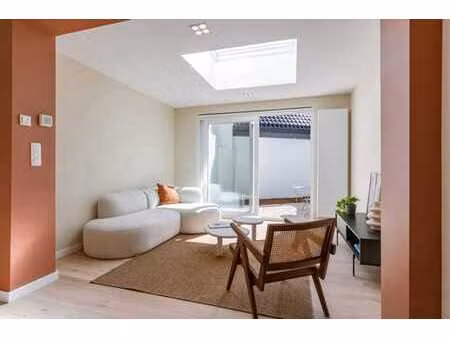 maison entièrement rénovée avec trois chambres