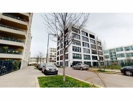 location local professionnel 3 675m² vaulx en velin 69120