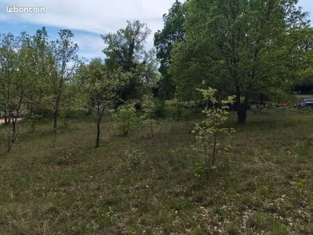 terrain 642 m² quinson