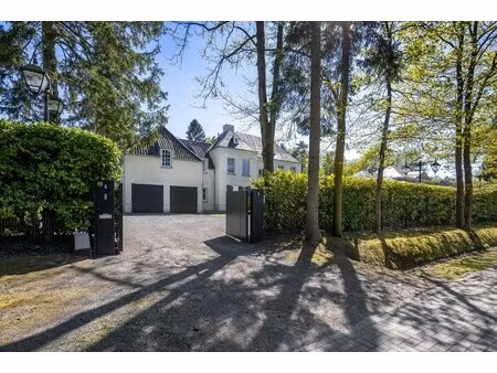 magnifieke villa op 2.415 m² in residentiële wijk