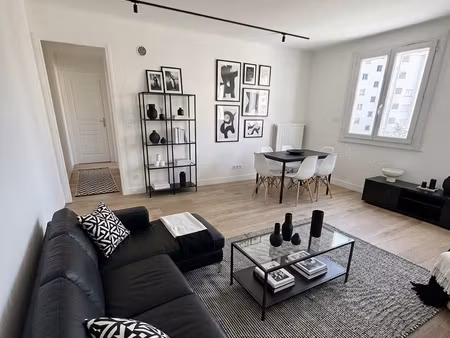 3 pièces de 54 m2 avec stationnement idéal résidence prin