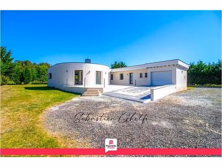 maison contemporaine de plain-pied avec 3 chambres- garage-beau terrain