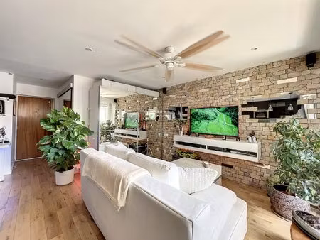 studio meublé avec balcon sur jardin, sans vis à vis, à proxi