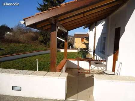 loue studio 27m2 terrasse et terrain