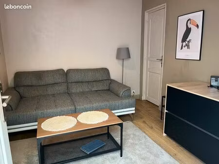 joli t2 métro/tram arènes