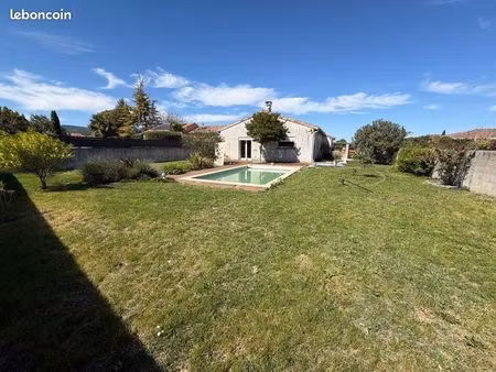 maison 3 ch avec piscine clim et poêle à bois