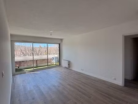 location appartement t2 i 58m2 i entièrement renové i balcon + place de parking