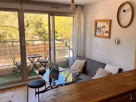 location appartement t2 meublé avec stationnement privé intérieur
