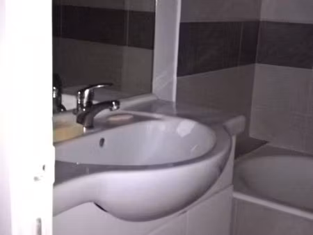 studio meublé-350 euros par mois