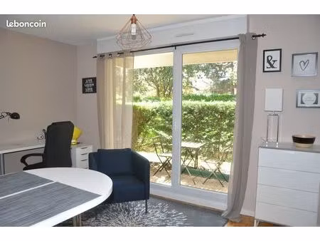 studio à louer métro sans souci