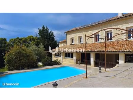 propriété 5 pièces 210 m²