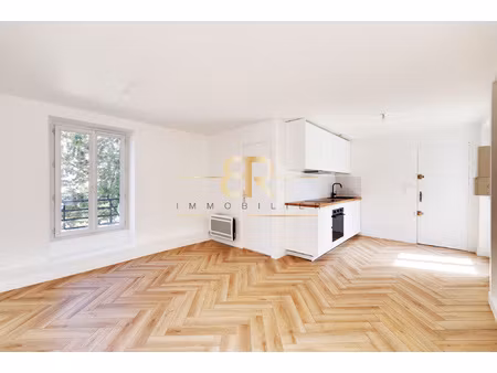 saint-denis / studio rénové en 2026 / lumineux / metro / t1