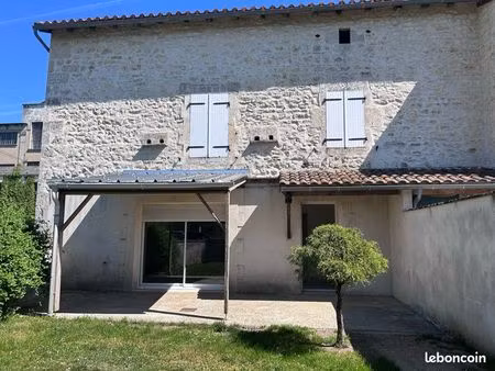 ? maison à louer – 3 chambres – garage – terrasse – jardin