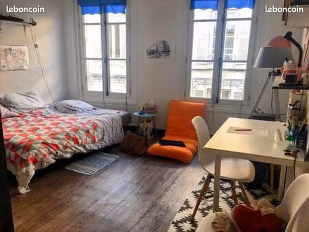 a louer, studio meublé lumineux de 23m² à deux pas du marché central
