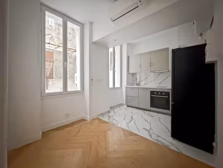 à louer – petit t2 de 20,70m2 rénové avec climatisation – rue glandevès – proximité vieux-