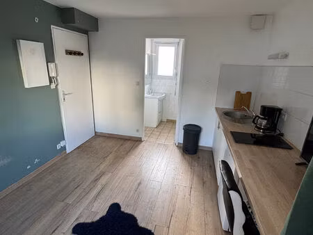 a vendre - studio au calme - à proximité de la place ney