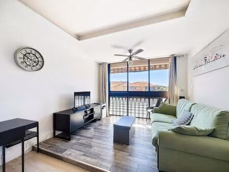 studio avec cave et parking / balcon des arenes / frejus