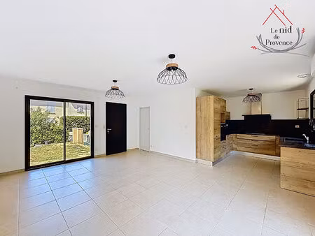 maison récente proche du village de pernes les fontaines