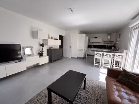 bel appartement meublé, spacieux, avec terrasse ensoleillée