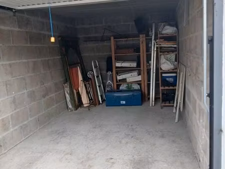 a louer garage fermé une place