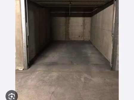 parking box sécurisé place de l équerre