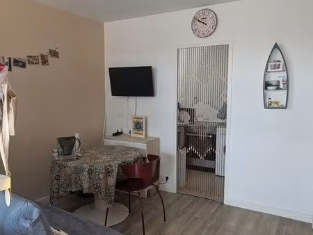 location studio meublé