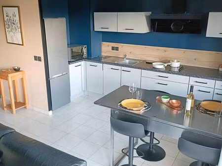 particulier loue t2 50 m2 meublé + grande terrasse