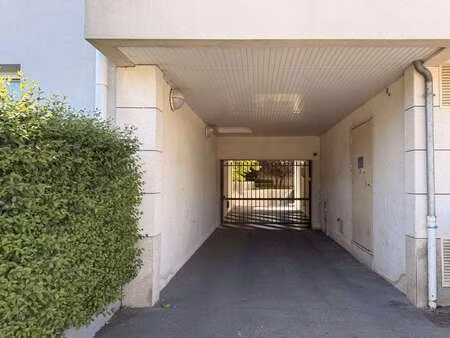 location garage box et parking à nantes (44000) : à louer / 5m² nantes