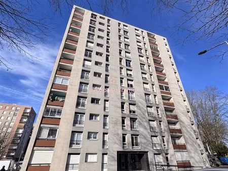 appartement 2 pièces + cave + parking à proximité des transports