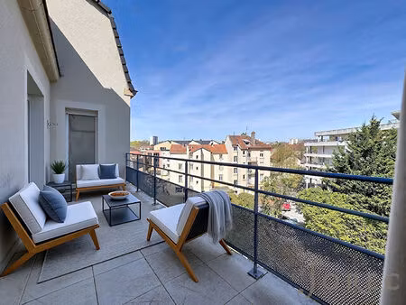 metz queuleu f5 de 107 m2 avec extérieurs, garage et parking