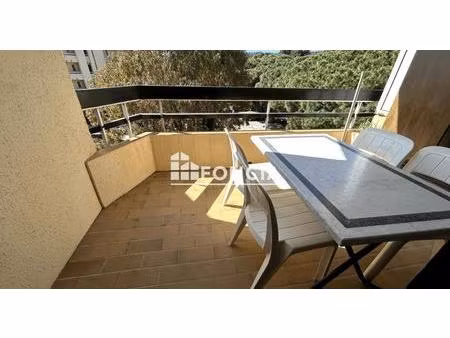 à vendre – charmant studio avec terrasse et vue mer – la favière