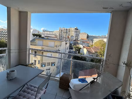 a louer appartement de type é avec tarrasse et parking 13005 à la timone.