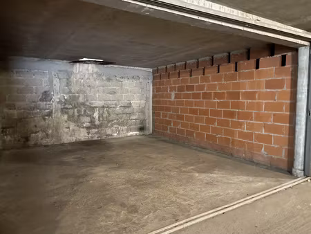 croix de pierre, grand garage en sous sol à louer