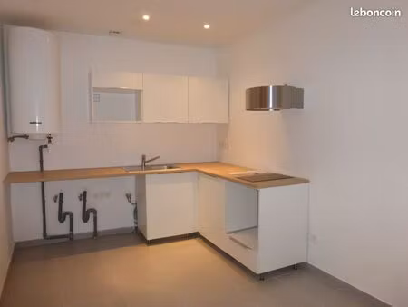 montpellier beaux-arts f2 32 m² + cour 4 m²