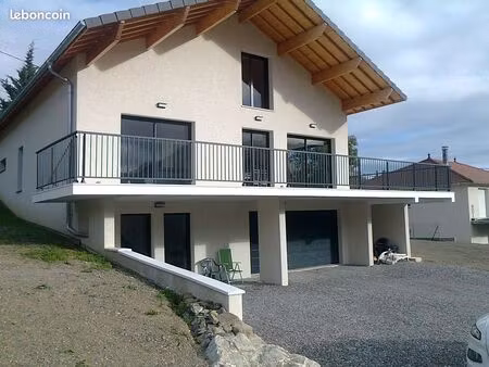 location grande villa contemporaine de 6 pièces, spacieuse, au calme, terrain 1180m2
