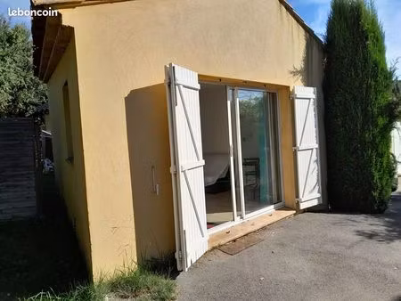 location studio meublé