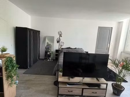 grand studio refait à neuf - emplacement idéal centre-ville de marmande