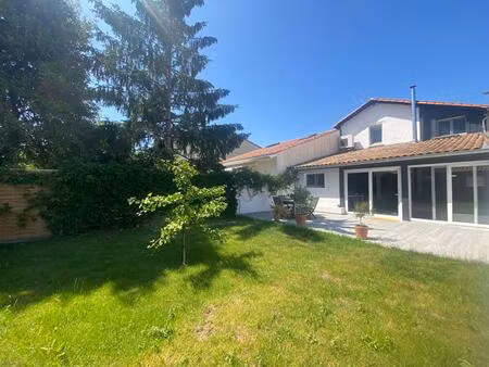 maison rénovée 4 chambres et beau jardin