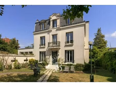 hôtel particulier à vendre à saint-cloud