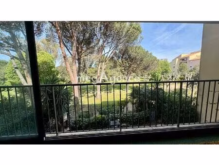 appartement t2, place de parking, cave.