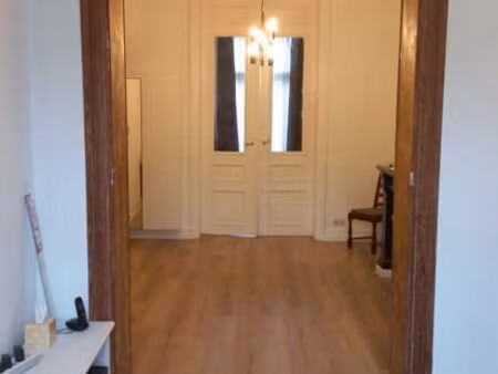 rdc + cour remis à neuf de 65 m2, 1 ch- quartier cim xl/ulb